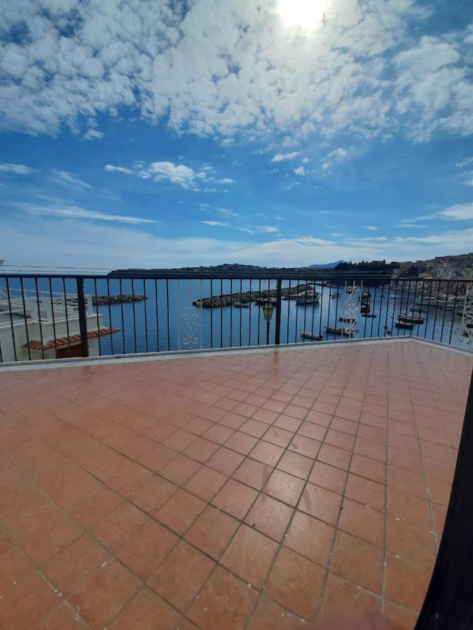 Residenza Mena Marina Corricella Apartment Procida Bagian luar foto